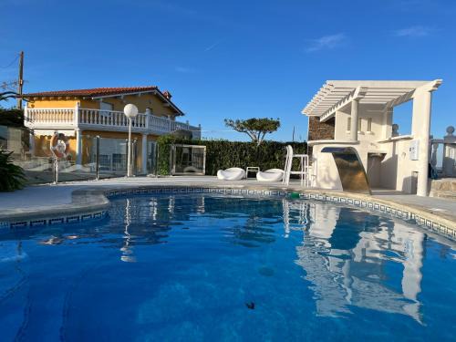 Miengo House | Beachfront Chalet Robayera with Spa & Pool Access