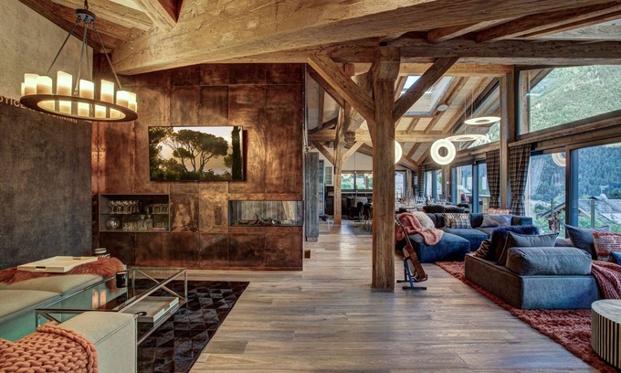 Chamonix City Centre Ski Chalet | Relaxing Chalet Rock n Roll - Jacuzzis & Sauna for 16