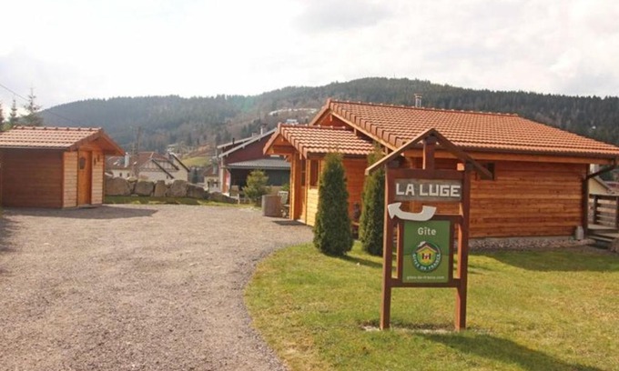 Travexin House | Romantic Chalet with Terrace Near Nature and Ski Activities