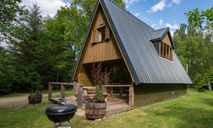 Cannich Ski Chalet | Experience Chalet Rowan Cottage: Pet & Child Friendly Retreat