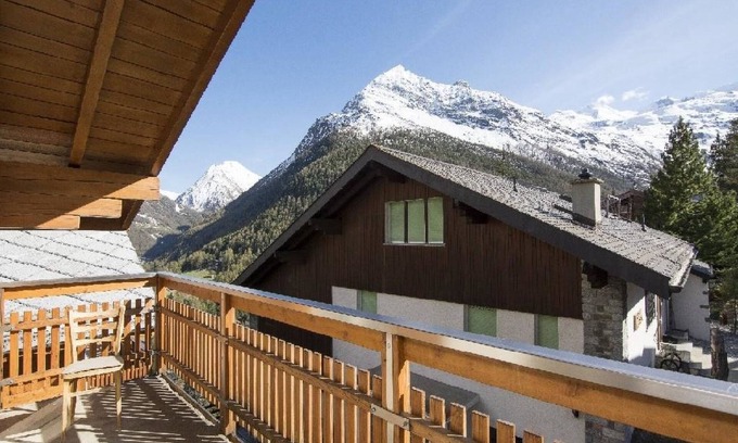 Saas-Fee Apartment | Top-Rated Chalet Saasia: Spa, Kitchen & Breakfast Included