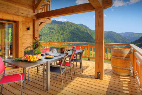 La Giettaz Ski Chalet | Experience Chalet Sabaroc - Pet Friendly with Hot Tub