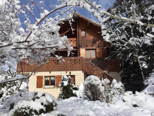 Forville Apartment | Discover Pet-Friendly Comfort at Chalet Saint-Chaffrey