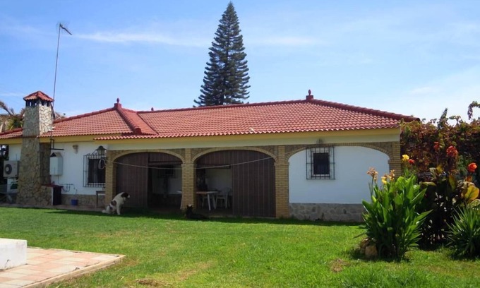 Sanlucar la Mayor House | Pet-Friendly Chalet with Private Pool in Sanlucar de la Mayor