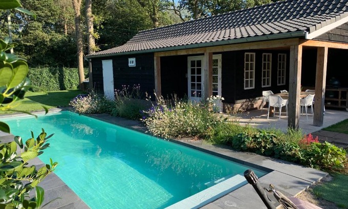 Santpoort-Zuid Ski Chalet | Discover Chalet Santpoort-Zuid: Family-Friendly Retreat