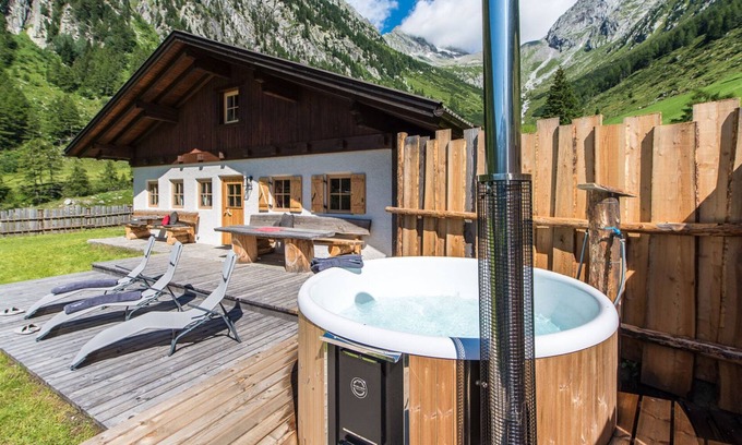 San Giacomo House | Discover Chalet Sasso Nero in Ahrntal - Family-Friendly Retreat