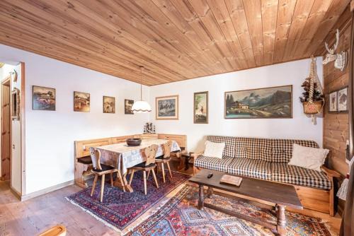 Corvara in Badia Apartment | Family-Friendly Retreat at Chalet Sassongher II