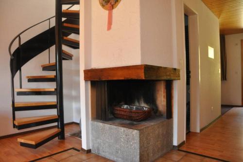 Ernen Apartment | Chalet-Schümli Maisonette: Family-Friendly Getaway with Dining