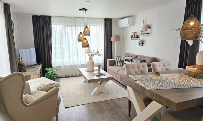 Serooskerke Ski Chalet | Chalet Serooskerke Se07: Family-Friendly Retreat Awaits