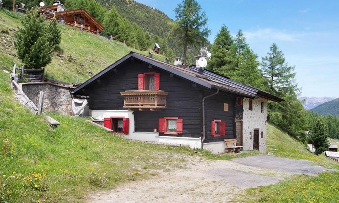 Livigno Ski Chalet | Chalet Shalom Livigno: Pet & Child Friendly Retreat