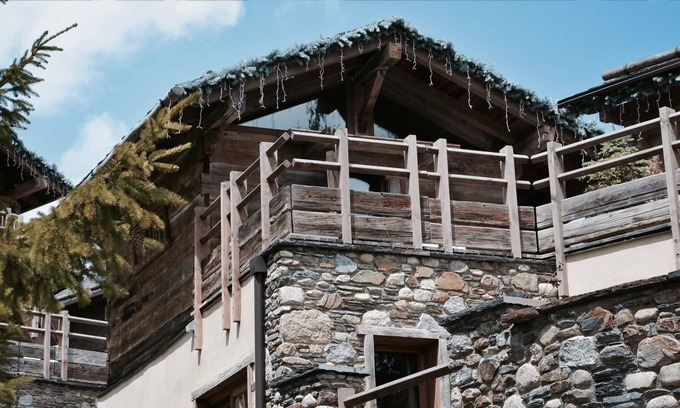 Superbolquere Ski Chalet | Experience Chalet Shishimai: Spa, Hot Tub & Family-Friendly