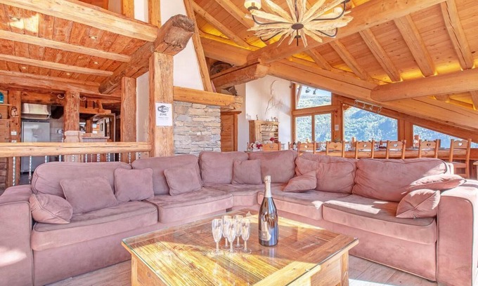 Villaroger Ski Chalet | Cozy Chalet in Les Arcs with Sauna, Balcony & Parking