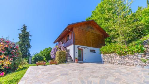 Frossasco Ski Chalet | Chalet Sophie - 4-Star Oceanfront Retreat with Hot Tub