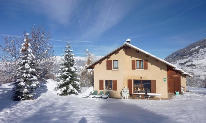 Les Orres Ski Chalet | Chalet 'St Victoire Pied Des Pistes' with Mountain View, Shared Pool and Wi-Fi