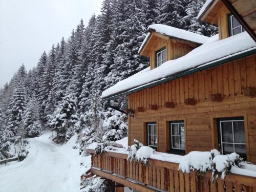 Pusterwald Ski Chalet | Guest Rated Chalet Steiermark: Family & Pet Friendly Stay