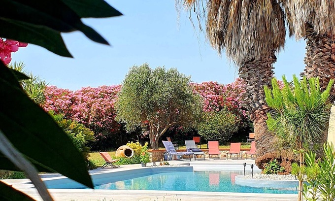 Canohes Apartment | Relaxing Chalet/Studio with Pool in Private Park