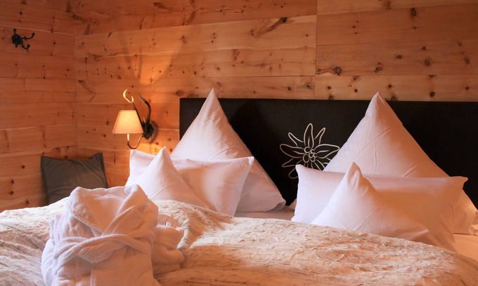 Inzell Apartment | Indulge in Chalet Suite Almrausch with Spa and Balcony