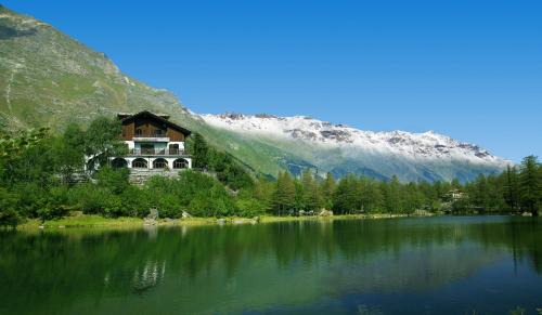 Moncenisio Hotel | Experience Chalet Sul Lago Hotel: Rated 9.6/10 in Montagna