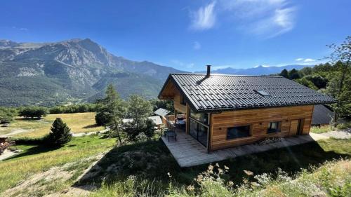 Puy-Saint-Vincent Ski Chalet | Family-Friendly Chalet for 12 Guests - Perfect Getaway