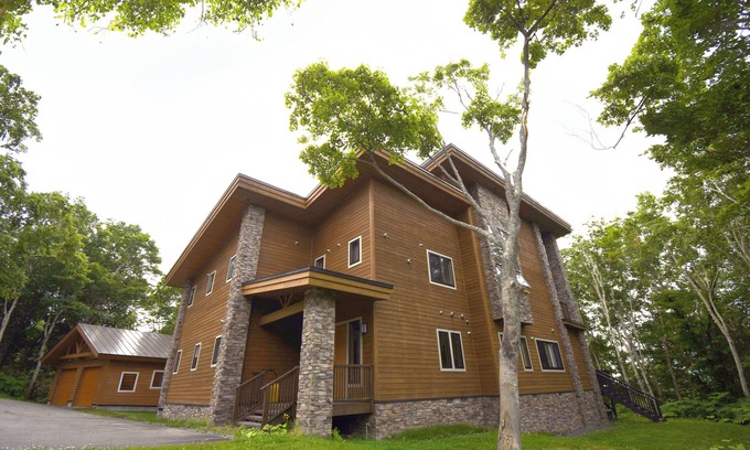 Niseko Ski Chalet | Chalet Tacito Niseko, Luxury 5 bedroom accommodation close to Annupuri Gondola