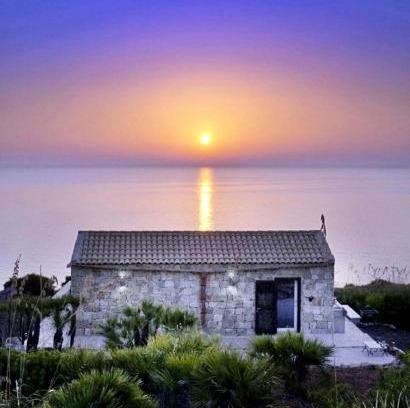 Zarbo di Mare Ski Chalet | Experience Oceanfront Bliss at Chalet Tango - 4-Star Stay