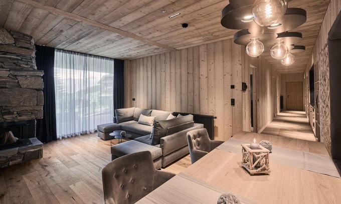 Racines Ski Chalet | Inviting Chalet 'Tenne Chalet' with Mountain View & Pool