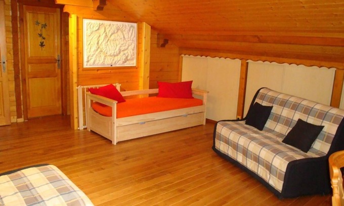 Pralognan-la-Vanoise Ski Chalet | Cozy Chalet in Pralognan-la-Vanoise with Spa & Terrace