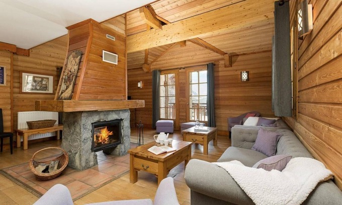 Bergers Ski Chalet | Elegant Chalet with Terrace and Fireplace in Alpe d'Huez