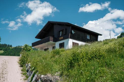 Amden House | Pet-Friendly Escape at Chalet Theresia with Top Reviews