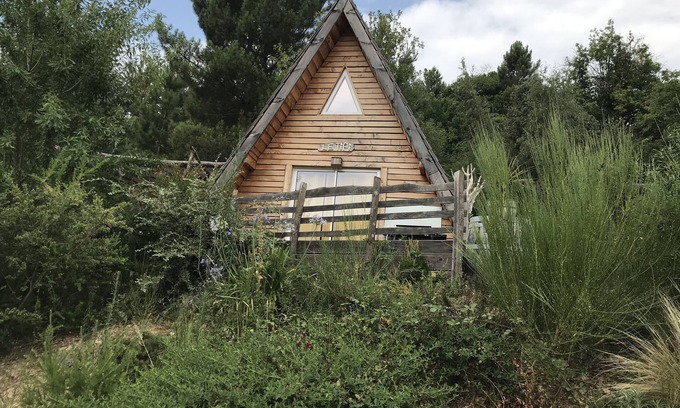 Saint-Andre-Capceze Ski Chalet | Chalet Tipi en Bois: Family-Friendly Retreat Awaits You