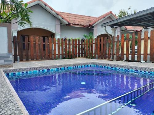 Kampung Kedawang Hotel | Discover Relaxation at Chalet TM3 Langkawi with Pool & Breakfast