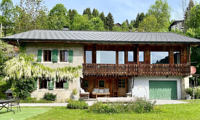 Les Gets Ski Chalet | Idyllic Savoyard Farmhouse: Perfect for Family Getaways