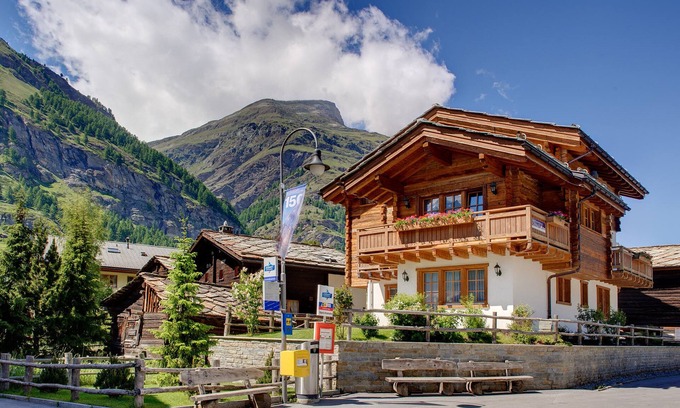 Zermatt Apartment | Cozy Chalet Ulysse in Zermatt with Private Garden Retreat