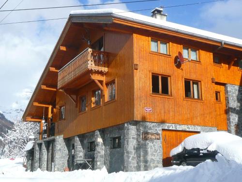 Sixt-Fer-a-Cheval Bed & Breakfast | Oceanfront Chalet Vaclav: Family-Friendly with Breakfast