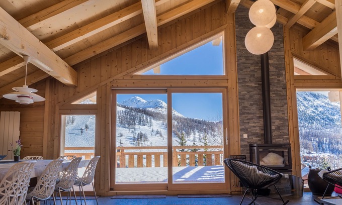 Montgenevre Ski Chalet | Discover Chalet Vail: Ideal Retreat for Groups in Montgenevre