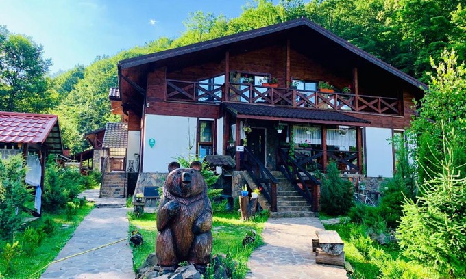 Polyana Hotel | Chalet Vedmezhe: Guest Rated 10/10 with Pool & Hot Tub