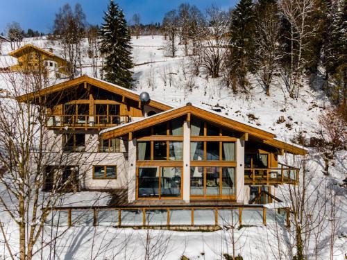 Viehhofen Ski Chalet | Exquisite Chalet VIE: Rated 10/10 with Family Amenities