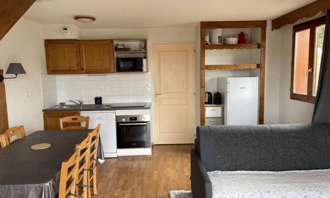 La Joue du Loup Ski Chalet | Cozy Chalet with Mountain Views and Pool in La Joue du Loup