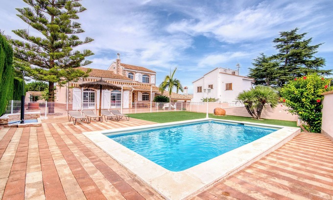 Benifayo Villa | Villa Bonavista: Poolside Retreat with Top Amenities