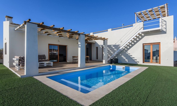 Costa Esuri Ski Chalet | Relaxing Getaway at Chalet Vistas del Guadiana with Pool