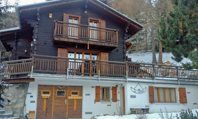 St. Luc Ski Chalet | Family-Friendly Chalet VOLIÈRE HAUT with Garden & Terrace