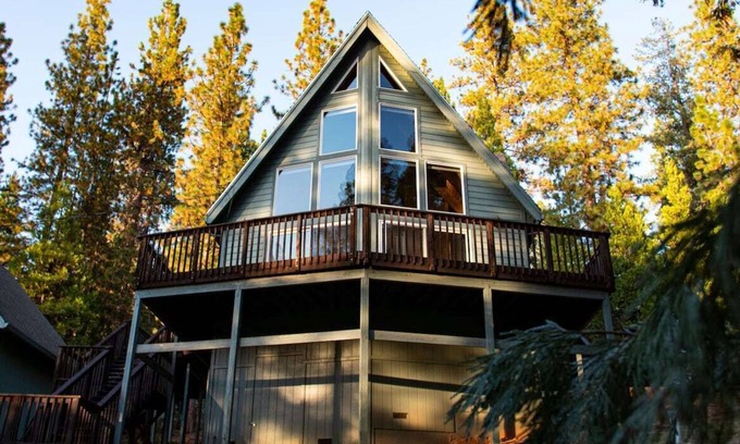 Arnold Ski Chalet | Ideal Chalet with Hot Tub, Bar & Bocce - Top Rated Stay