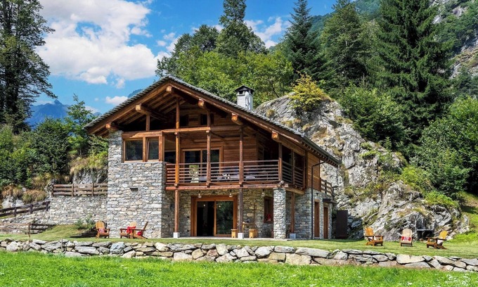 Piode Villa | Chalet Walser 4+2: Family-Friendly Getaway with Spa & Kitchen