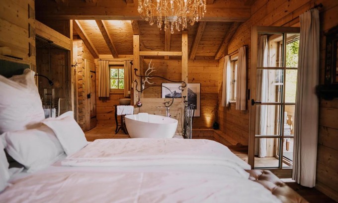 Unterschonau Apartment | Explore Chalet Watzmann: 5-Star Stay with High Ratings