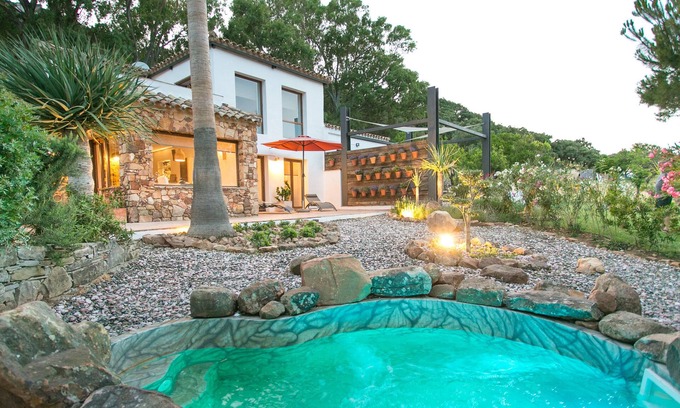 Tarifa Apartment | Secluded Chalet Wind: Breathtaking Ocean Views Await