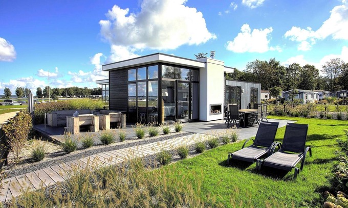 Hulshorst House | Cozy Two-Bedroom Chalet with Terrace and Family Amenities