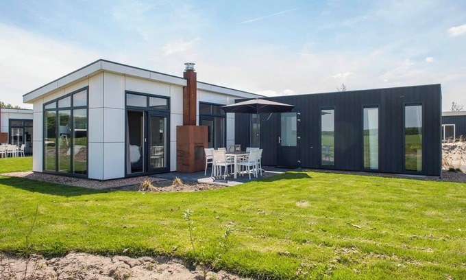 Municipality of Hellevoetsluis House | Chalet with 3 bedrooms and a terrace