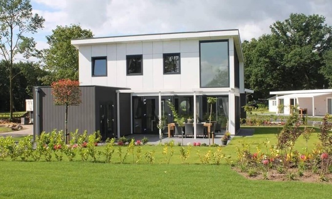 Susteren House | Cozy 3-Bedroom Chalet with Garden and Family-Friendly Amenities