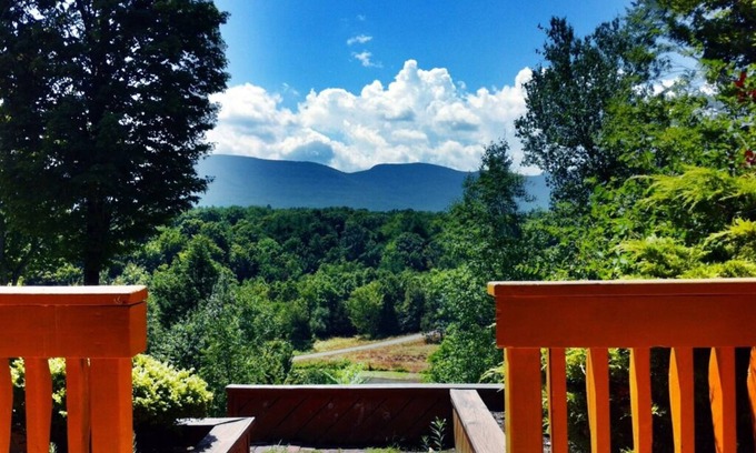 Cairo House | Chalet with a Pond and private Pool with Spectacular views of the Mountains.