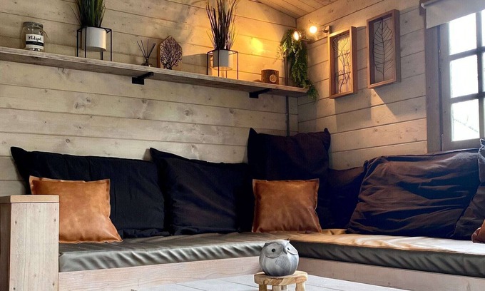 Tzummarum Ski Chalet | Cozy Chalet with Garden in Friesland - Pet Friendly & Pool